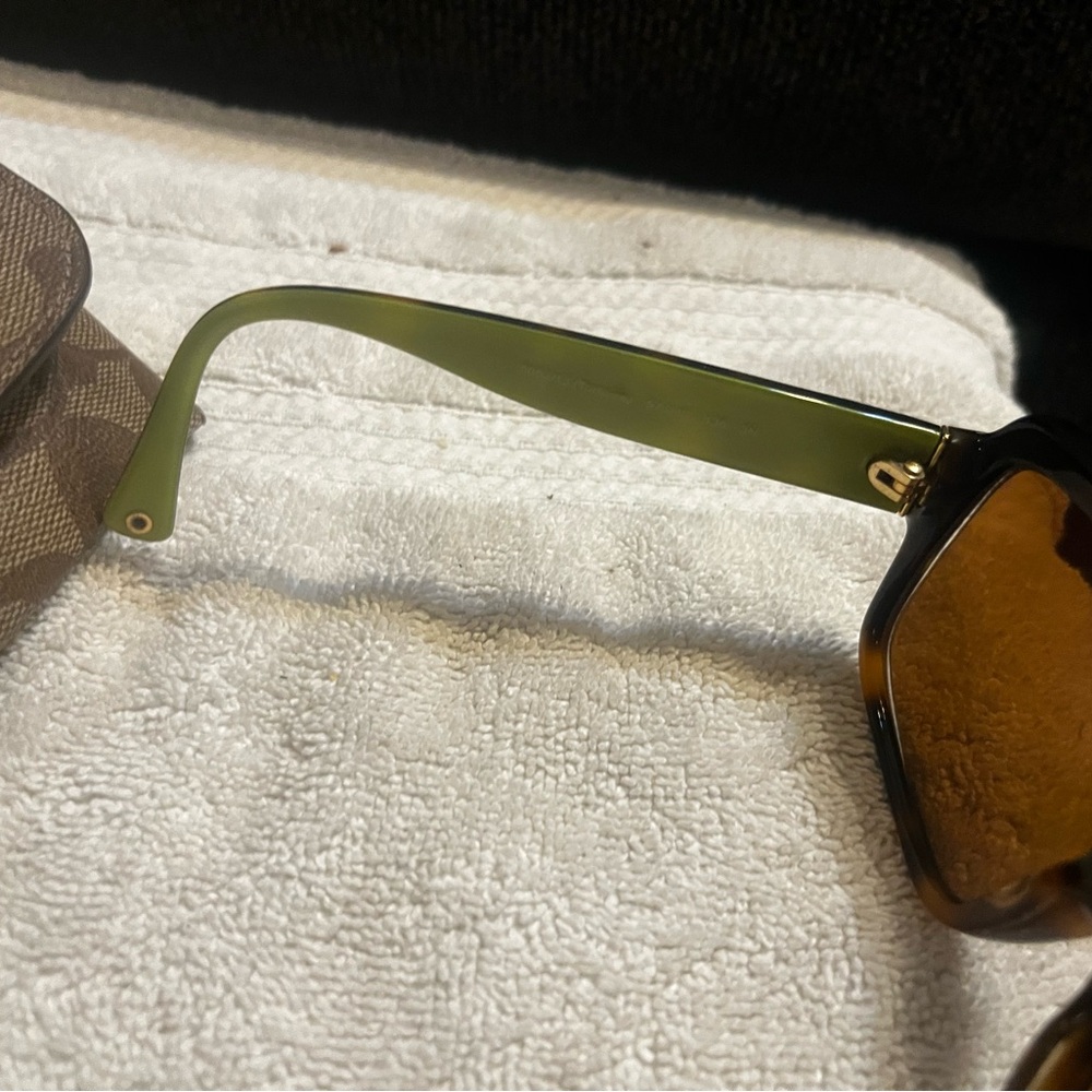 Stylish coach Brown and green Sunglasses n case